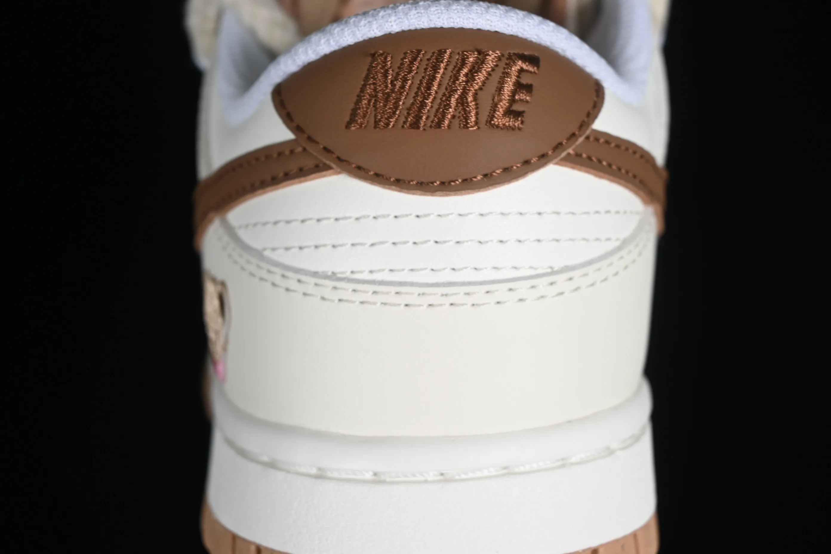 All Categories Nk SB Dunk Series Nk SB Dunk Low Low-top Sneakers Nk Dunk Low Next Nature "Hemp" Trick-or-treat Doll Soybean Milk Bear Maillard Simple and Versatile SB Strap Low-top Casual Sneakers DD1873-200